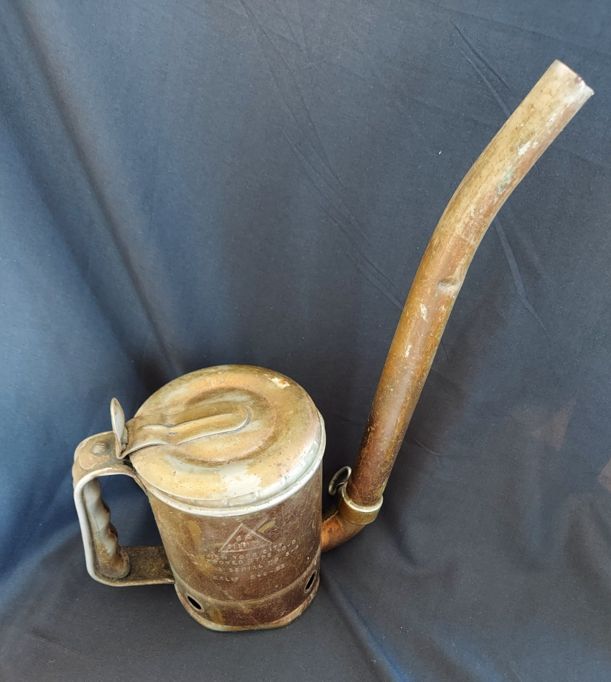 Vintage Swingspout One Quart Oil Can with Lid, Pivoting Long Spout, 44 Minn.