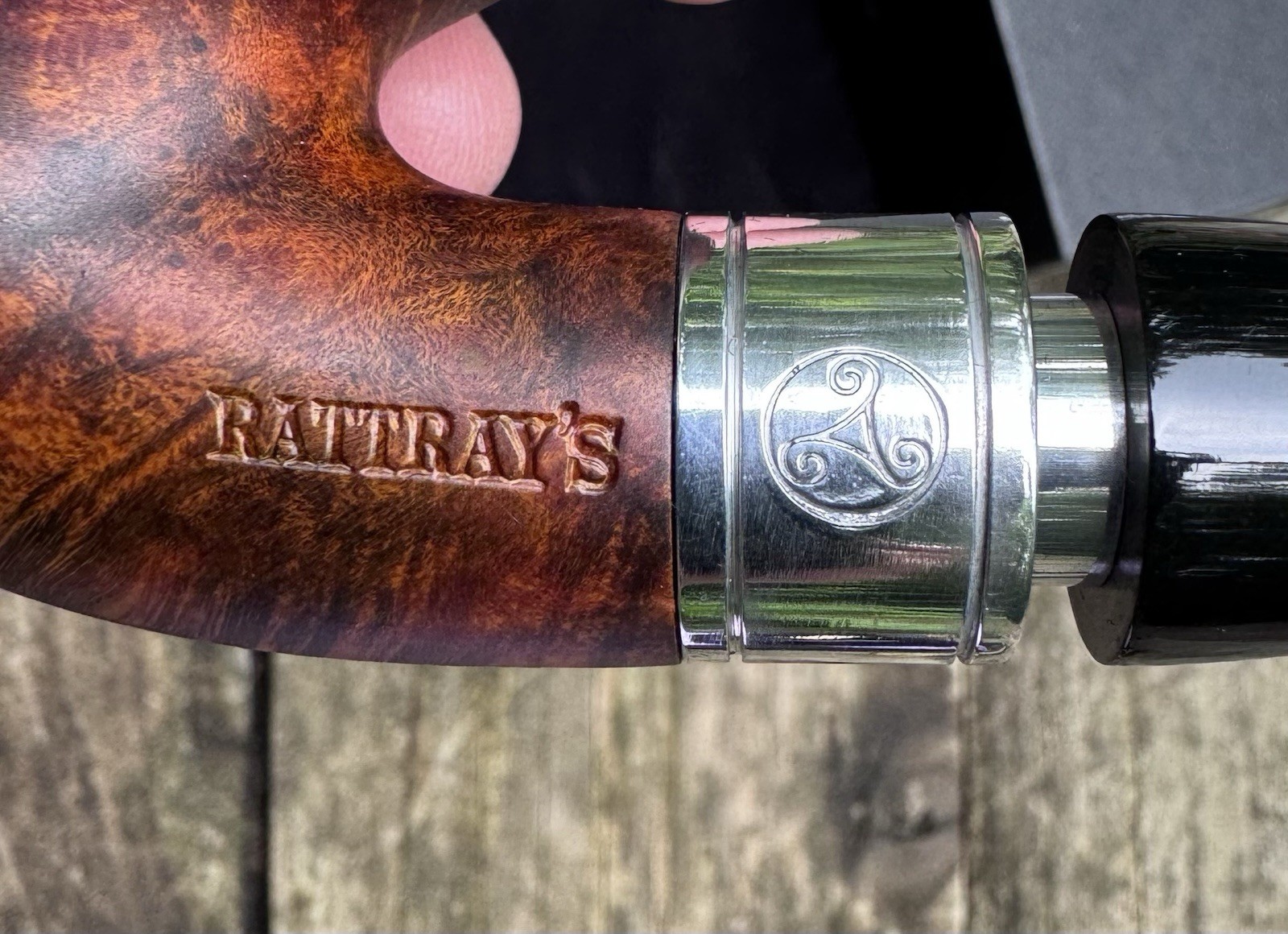 Rattray’s Monarch Black Smooth Contras Bent Rhodesian (15) 9mm Filter Pipe – New