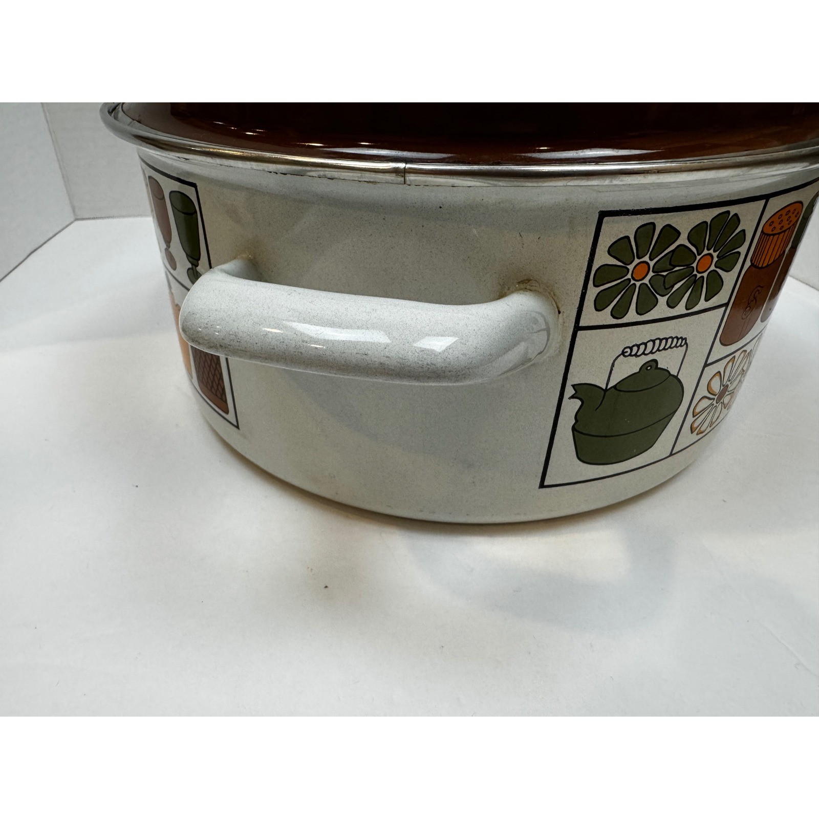 Vintage Enamelware Dutch Oven Retro 70s Kitchen Graphics Brown Lid Stockpot