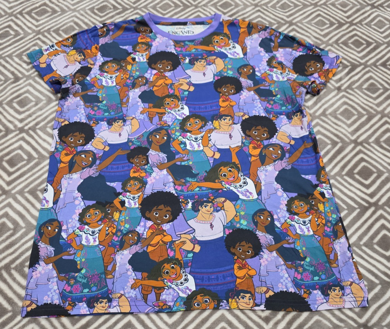 Cakeworthy Disney Encanto AOP T-Shirt Adult Size XL all over collage print Mar