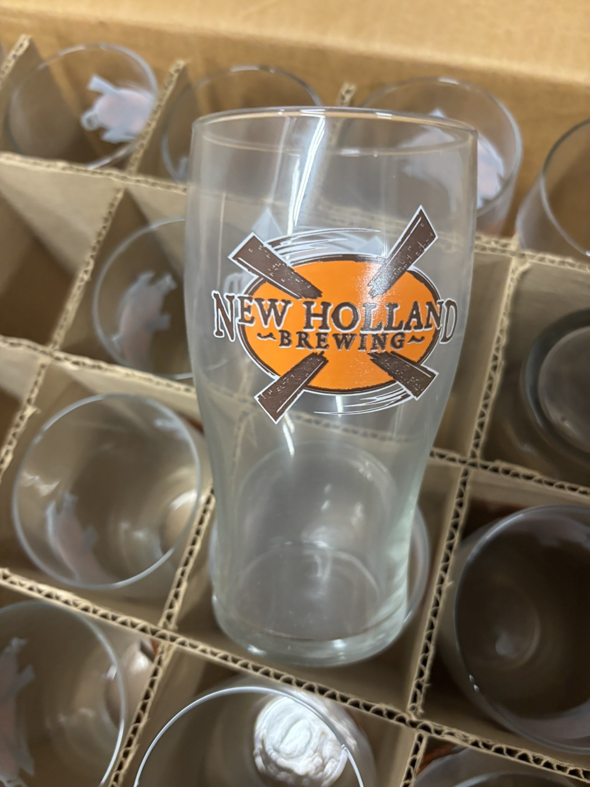 NEW HOLLAND MI NEW HOLLAND BREWING CO. LOGO 20 OZ BEER GLASS