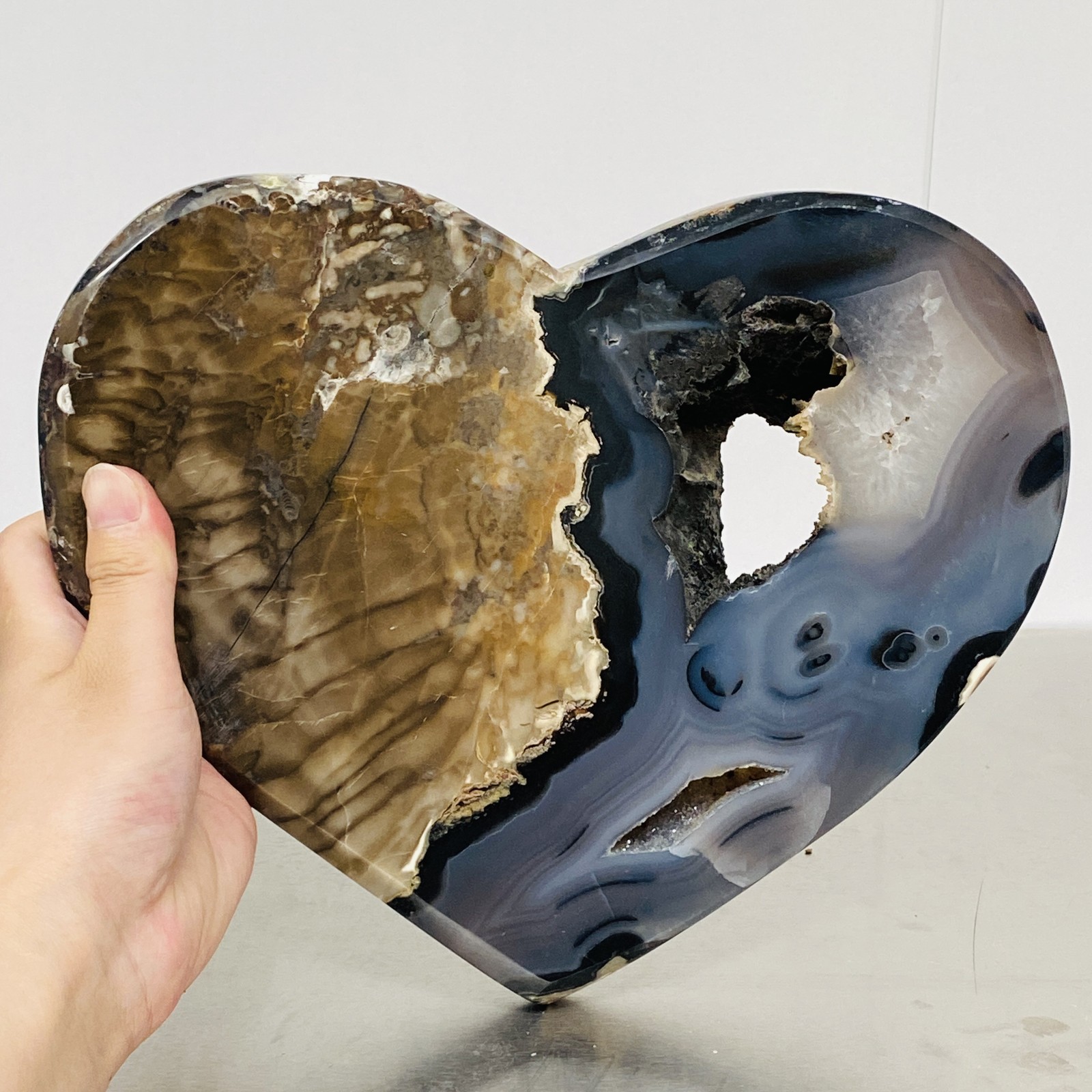 Natural Rare Volcanic Agate Crystal Heart carving 2660G (UV reactive crystal)