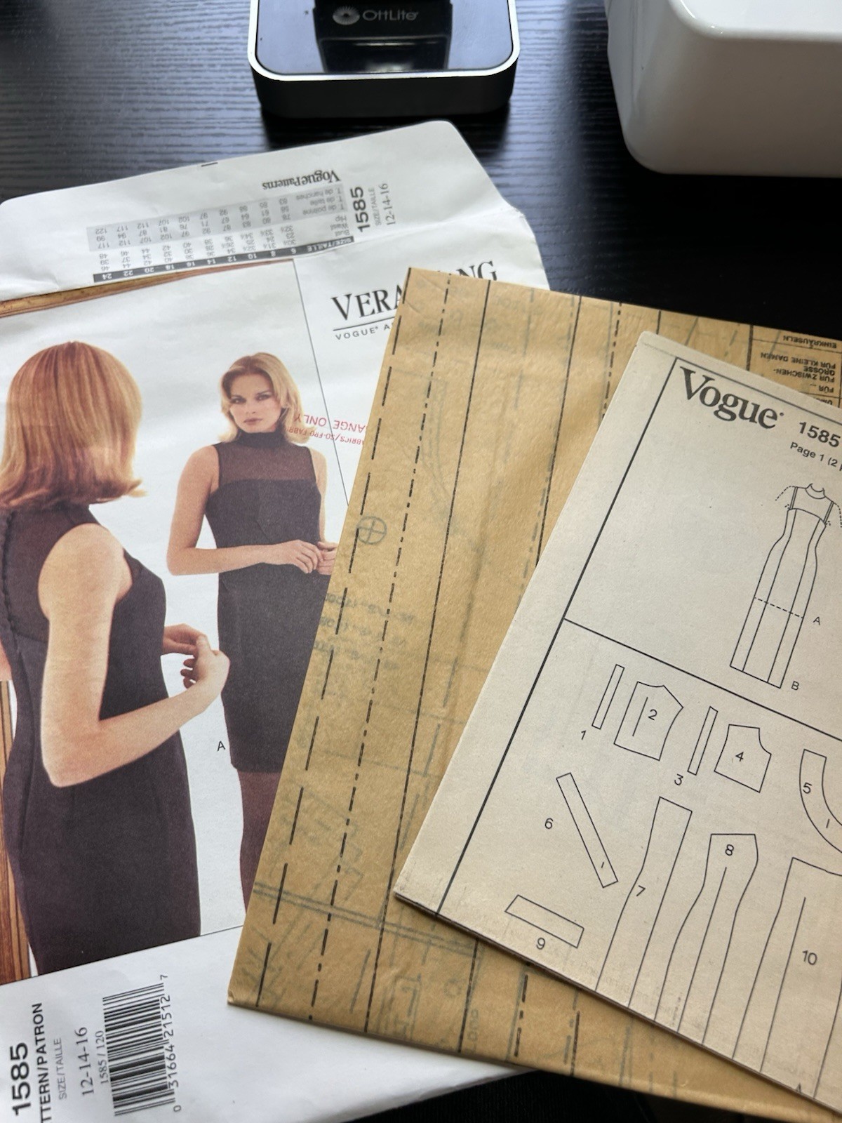 Vogue Patterns Vera Wang 1585 Contemporary Original Dress Sewing Pattern Women’s