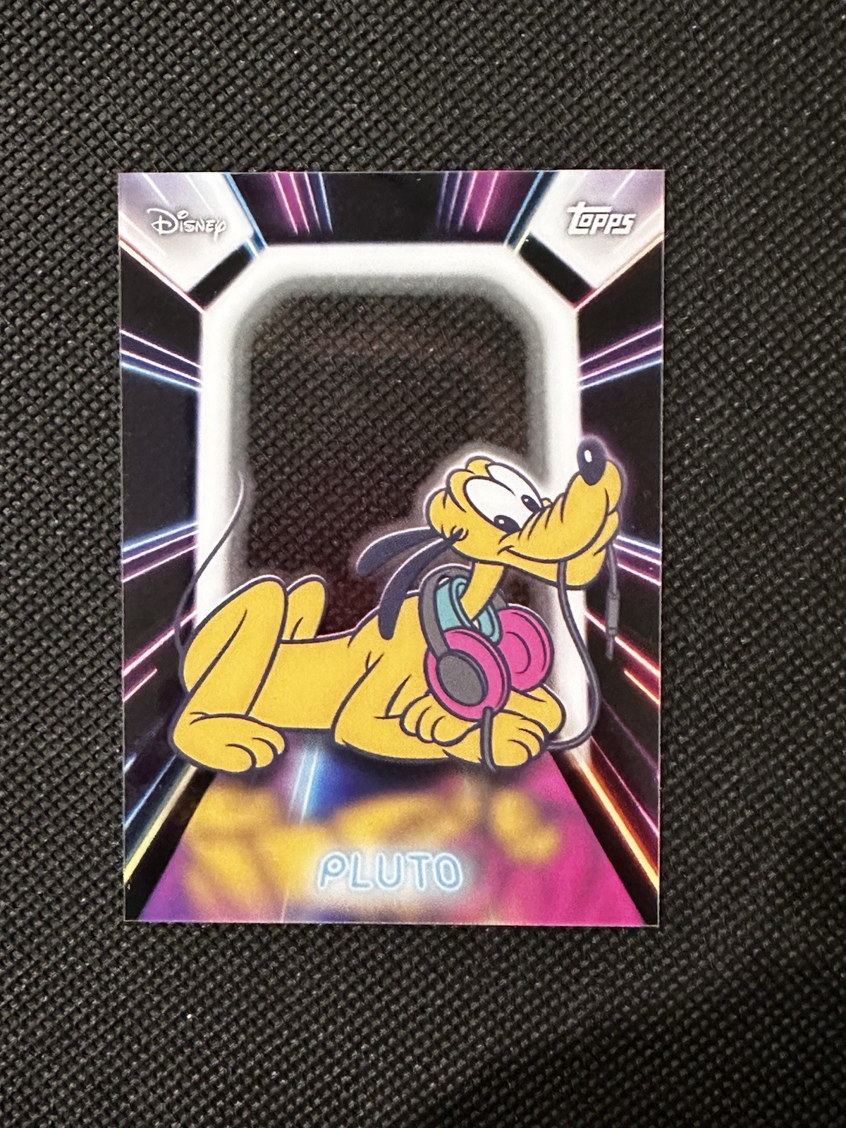 Topps 2026 Disney Neon Pluto Illuminated Neon Lights NPL-20 /2999