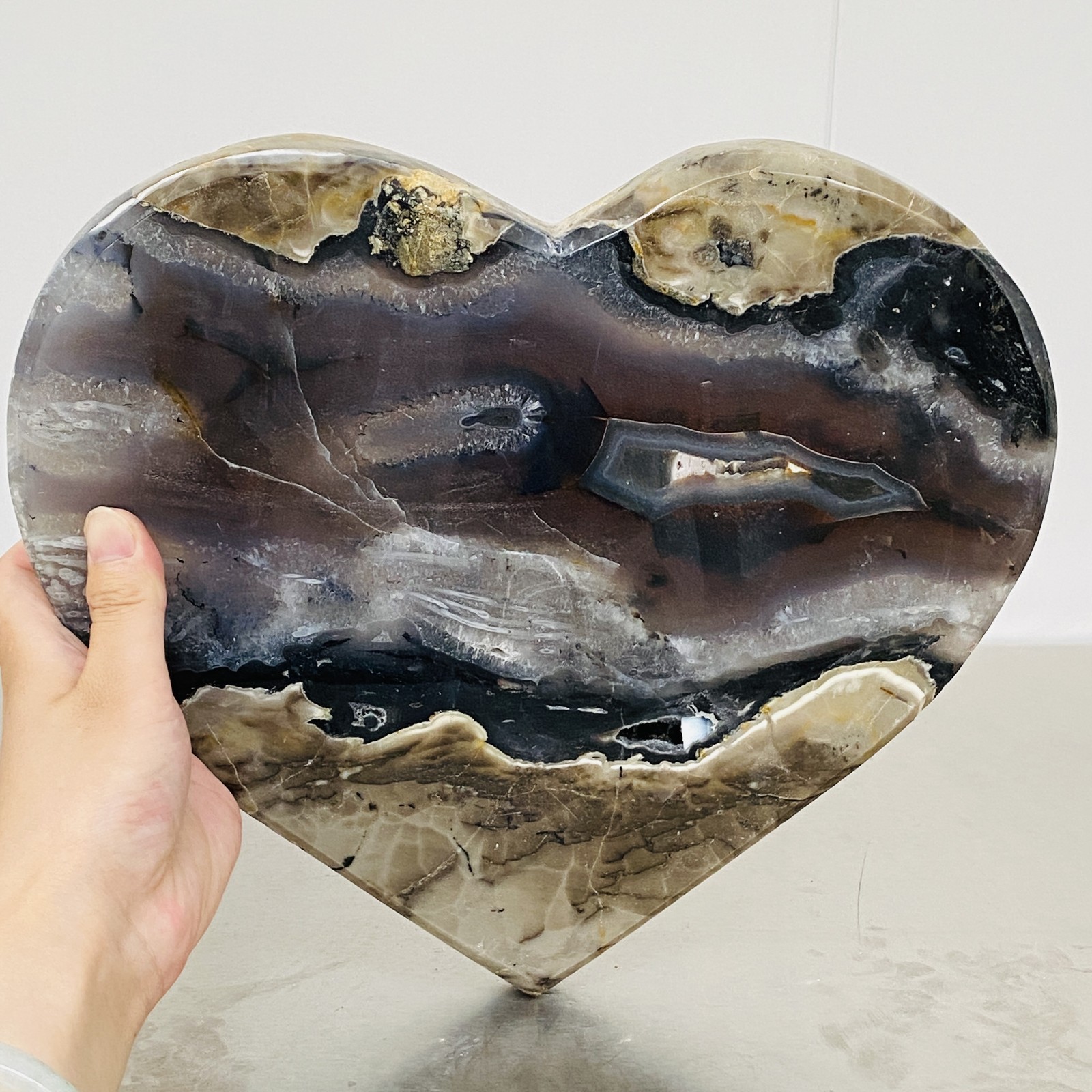 Natural Rare Volcanic Agate Crystal Heart carving 4200G (UV reactive crystal)