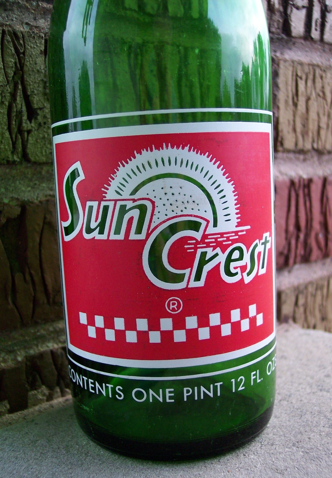 SUNCREST SODA BOTTLE 28oz 1966 FALL RIVER MASSACHUSETTS RARE GREEN POP BOTTLE