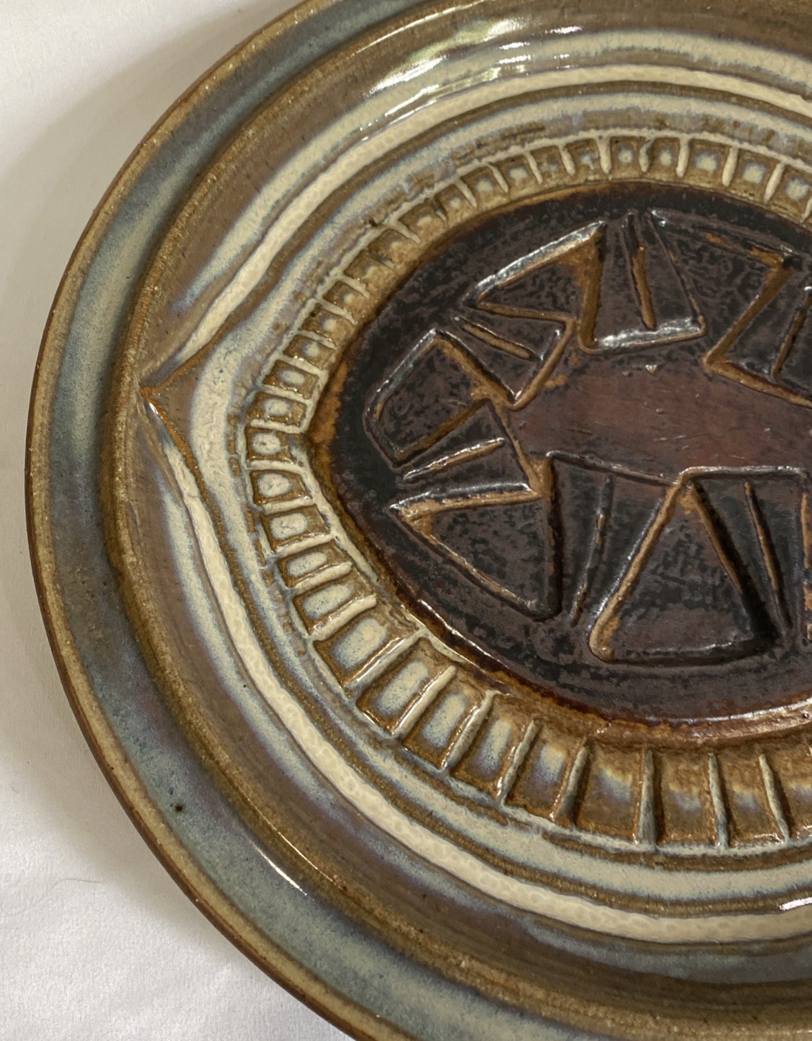 MCM Treasure Craft Stoneware Brutalist Plate Robert Maxwell Style 10.75”