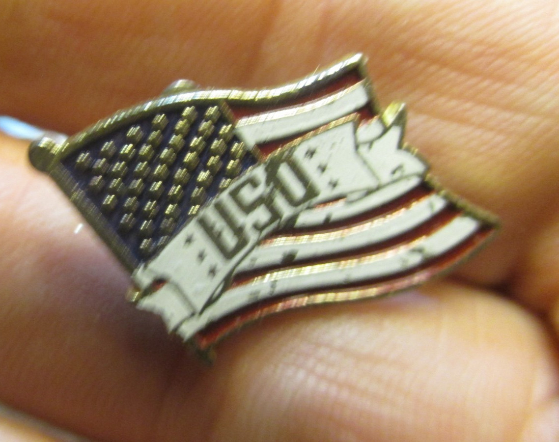 vtg USO USA Flag Pin Gold Tone #38