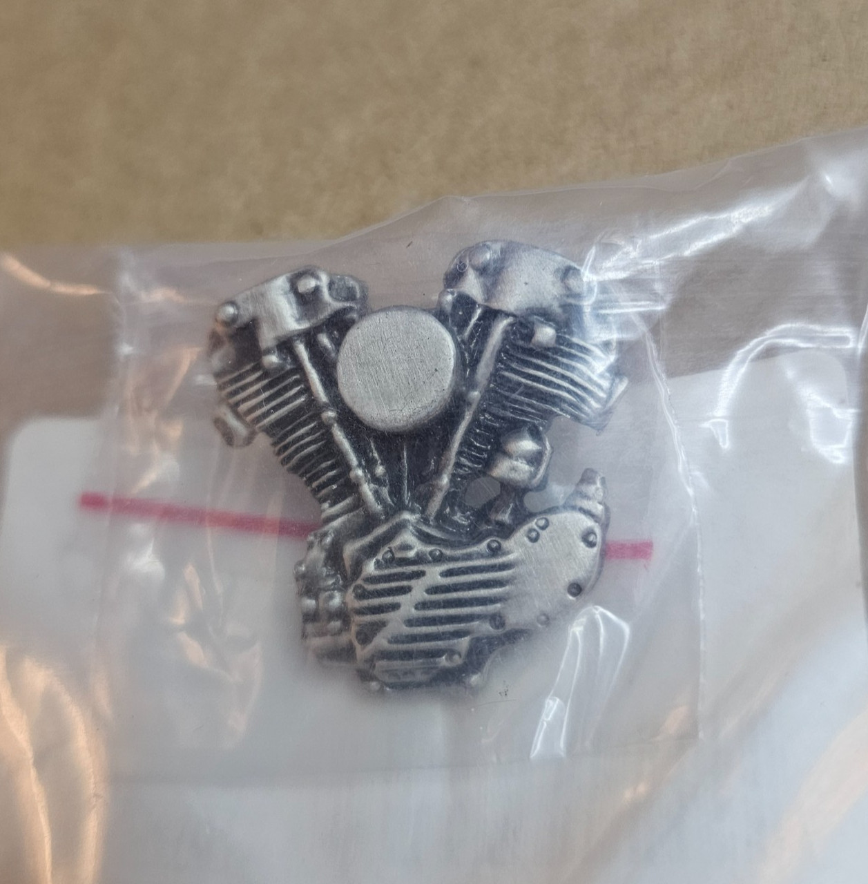 HARLEY-DAVIDSON MOTORCYCLES KNUCKLEHEAD V-TWIN LAPEL PIN BIKE CYCLE MOTOR NOS