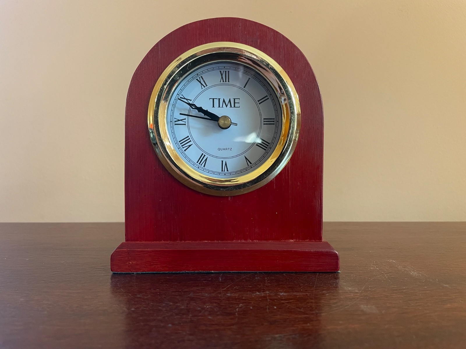 Vintage Time (New – NOS) Cherry Wood Desk Mantel Quartz (Battery Operated)