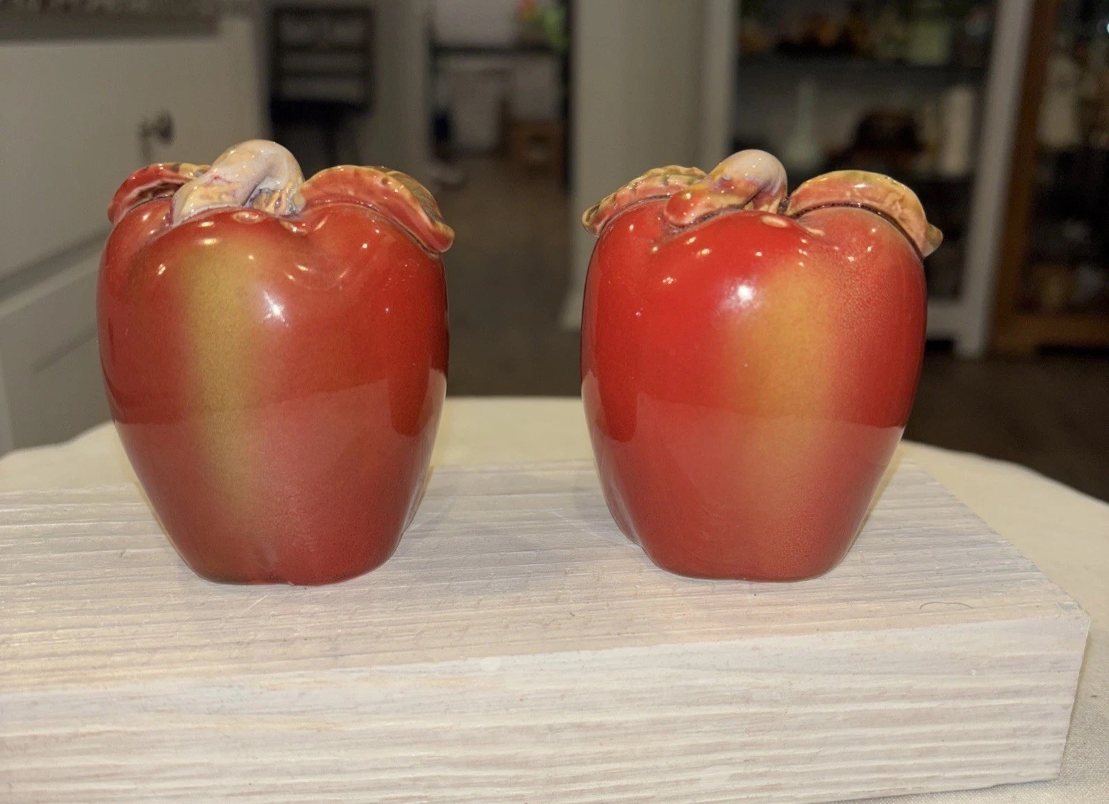 Vintage Collectible Red Apple Salt and Pepper Shakers 3.0″ Tall Preowned