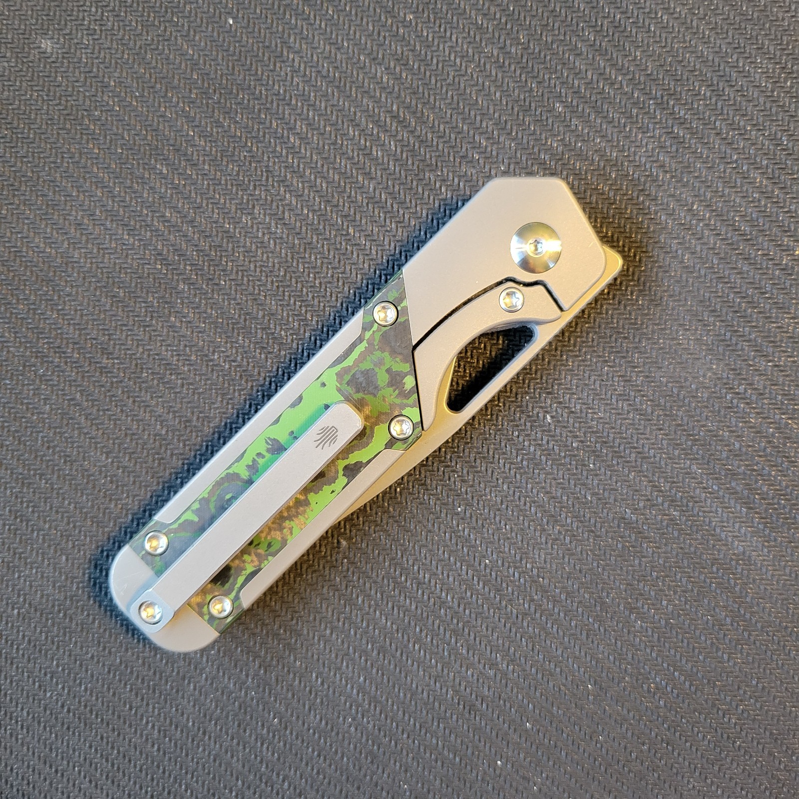 Kizer Mini Militaw Folding Knife 2.82″ S45VN Blade Titanium/Carbon Fiber