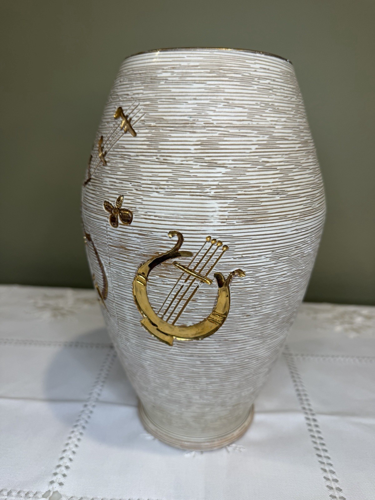 Vintage Fratelli Fanciullacci Italian Sgraffito Music Motif Vase, White And Gold