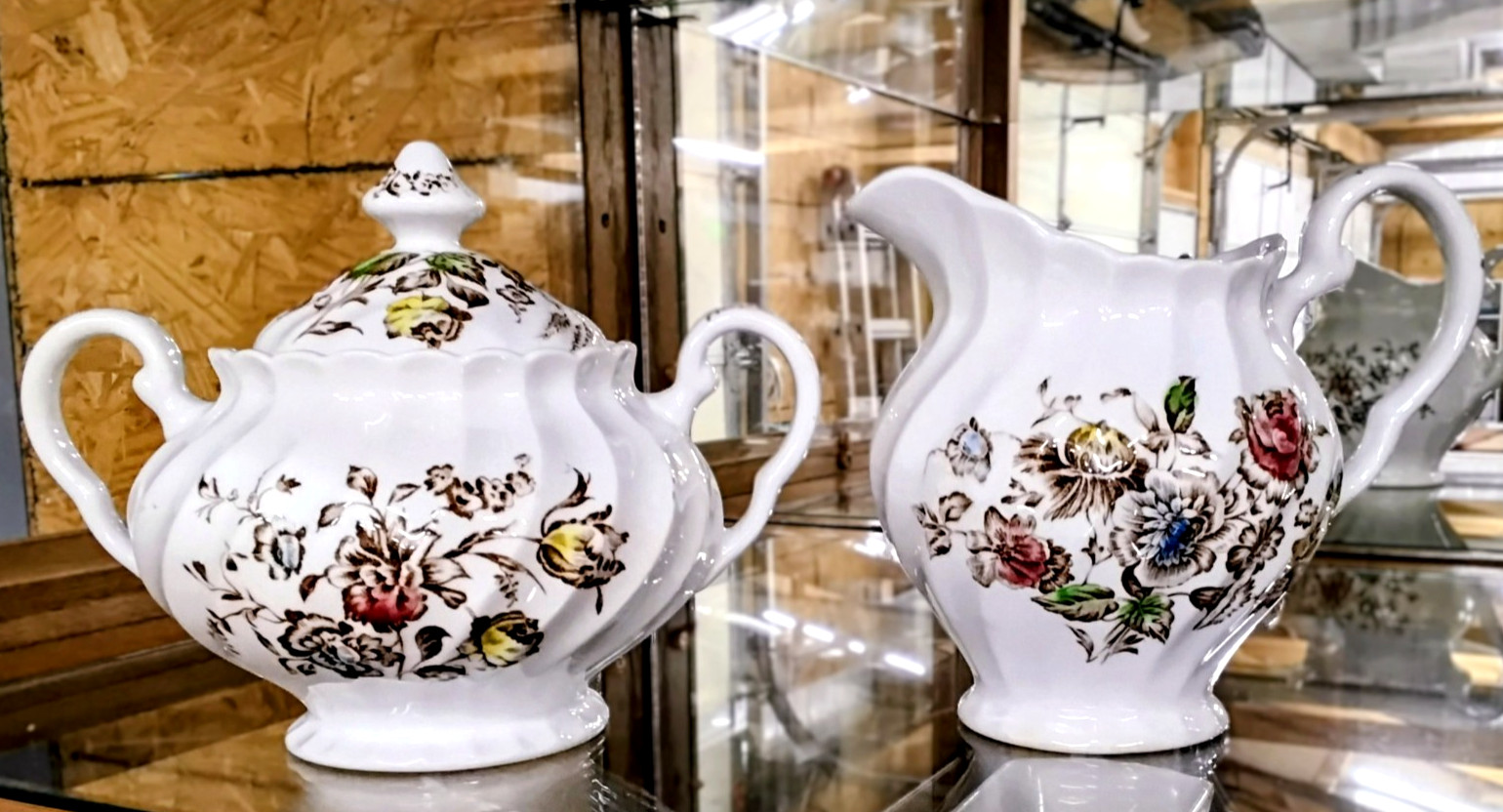 Johnson Brothers Staffordshire Bouquet Creamer Pitcher and Sugar Bowl Set EUC