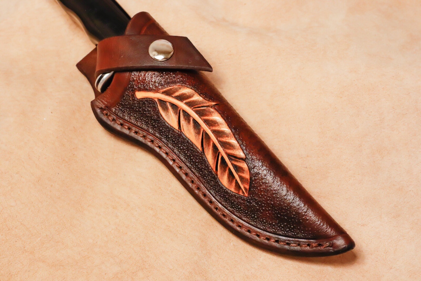 Custom Leather Sheath w/feather for Buck 119