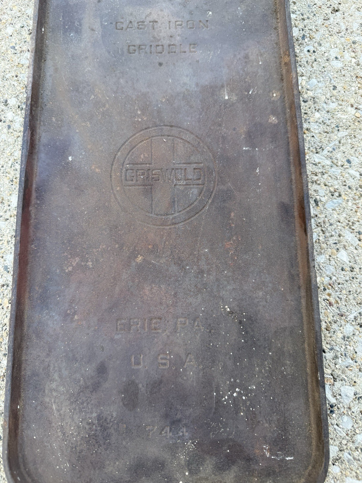 Griswold #7 Cast Iron Griddle (Large Logo) Erie Pa. U.S.A. 744