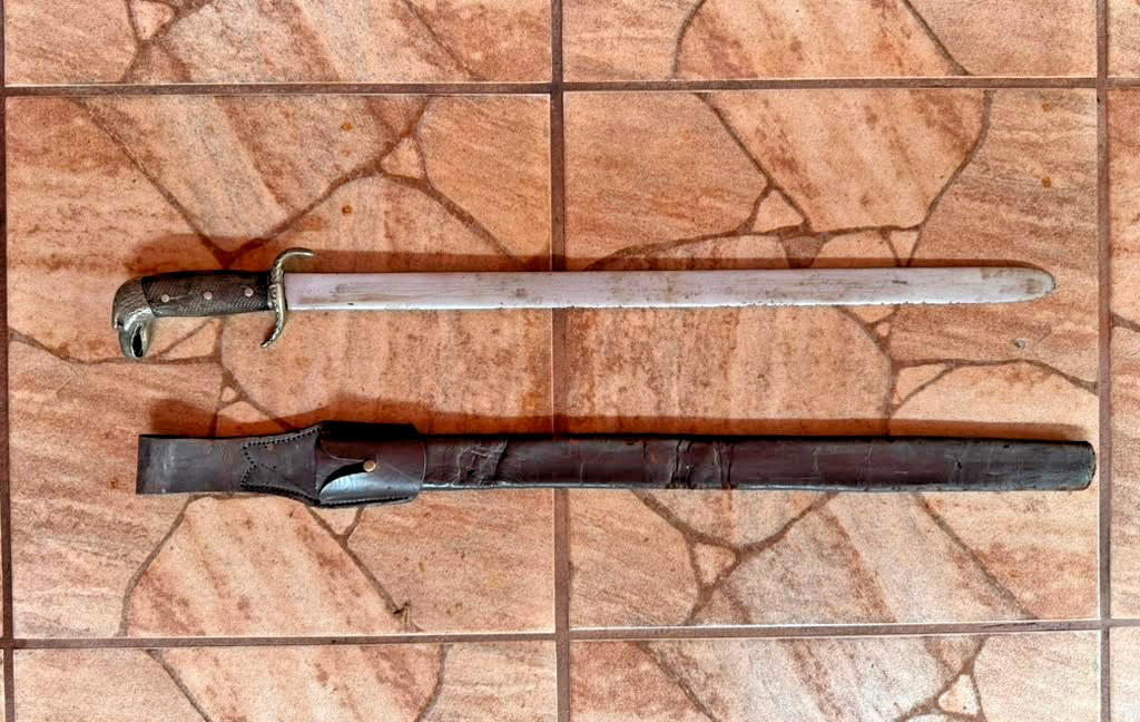 Orig 1890s SPANISH AMERICAN WAR OFFICER COLLINS PARAGUAYO SABER SWORD SHIELD