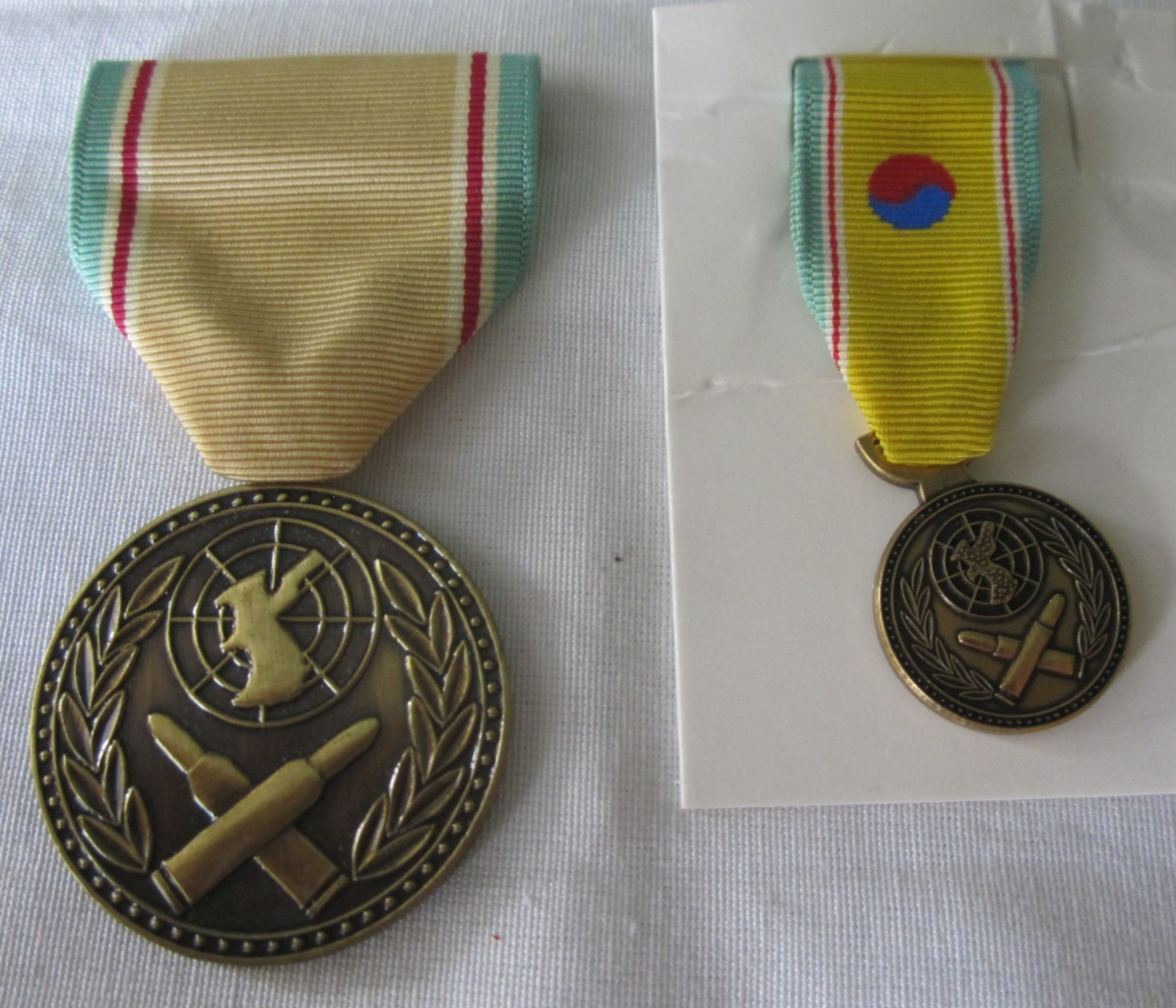 Republic of South Korea War Service Award Medal Badges Ribbon 1 Full 1 Mini Size