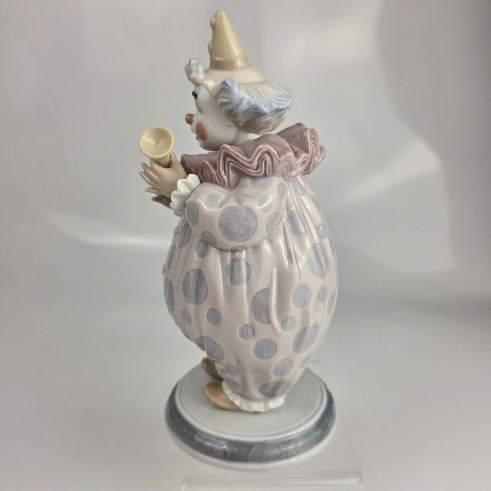 Lladró “The Show Begins” #6938 Roly-Poly Clown with Horn Figurine Spain Retired