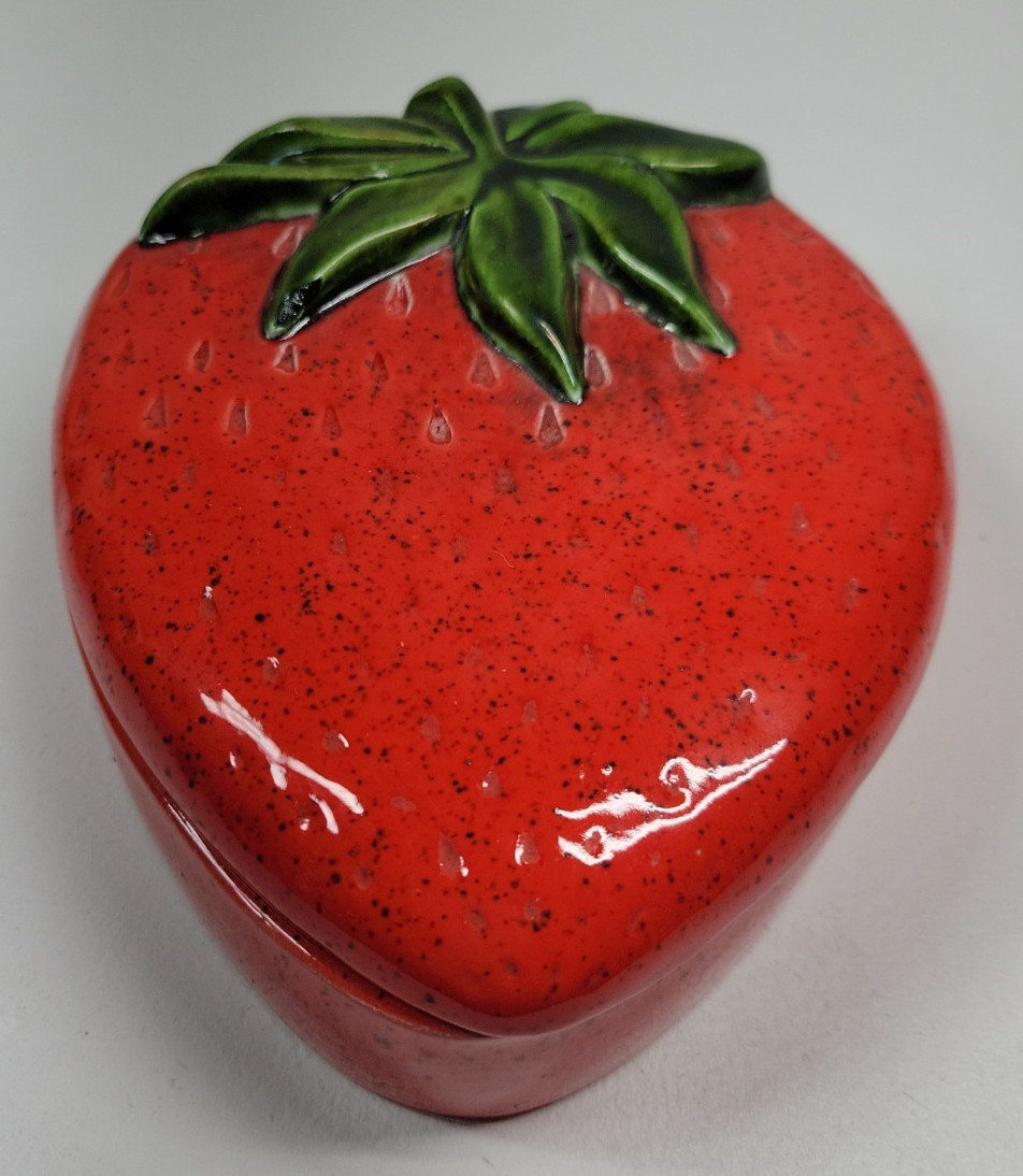 VTG Red Strawberry Trinket Dish w/Lid Ceramic 5.5 x 4 x 2 Repaired Chips on Lid!
