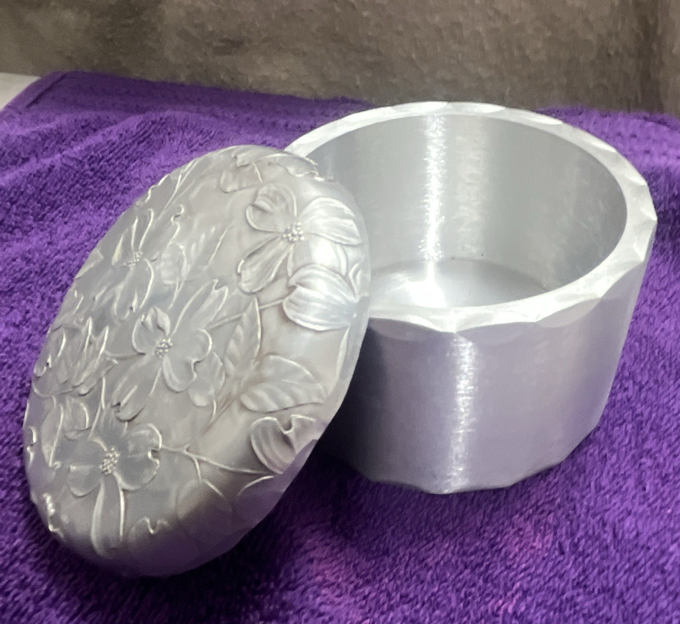 Wendell August Handmade Round Floral Silver Metal Trinket Box Lift-Off Lid