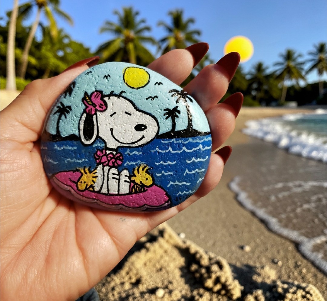 Handpainted Rock Paperweight: Hawaii Snoopy Enjoying The Ocean With His Friends