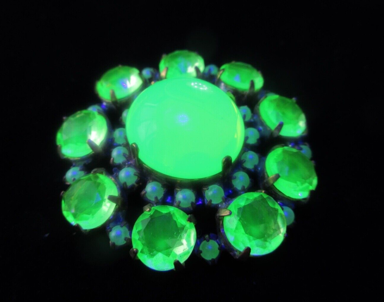 Czech Vintage Glass Rhinestone Button Vaseline Uranium Glows in Blue Light