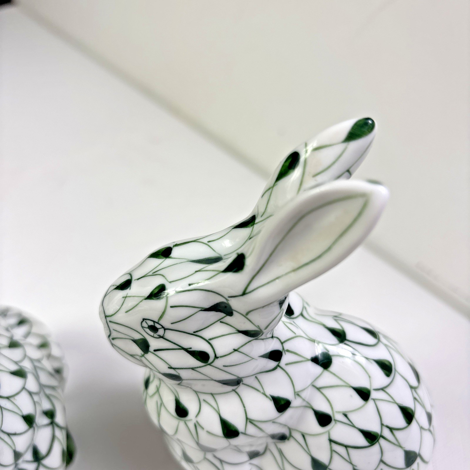 Andrea by Sadek Set Bunny Rabbits White with Green Fishnet Figurines 5″ X 4″