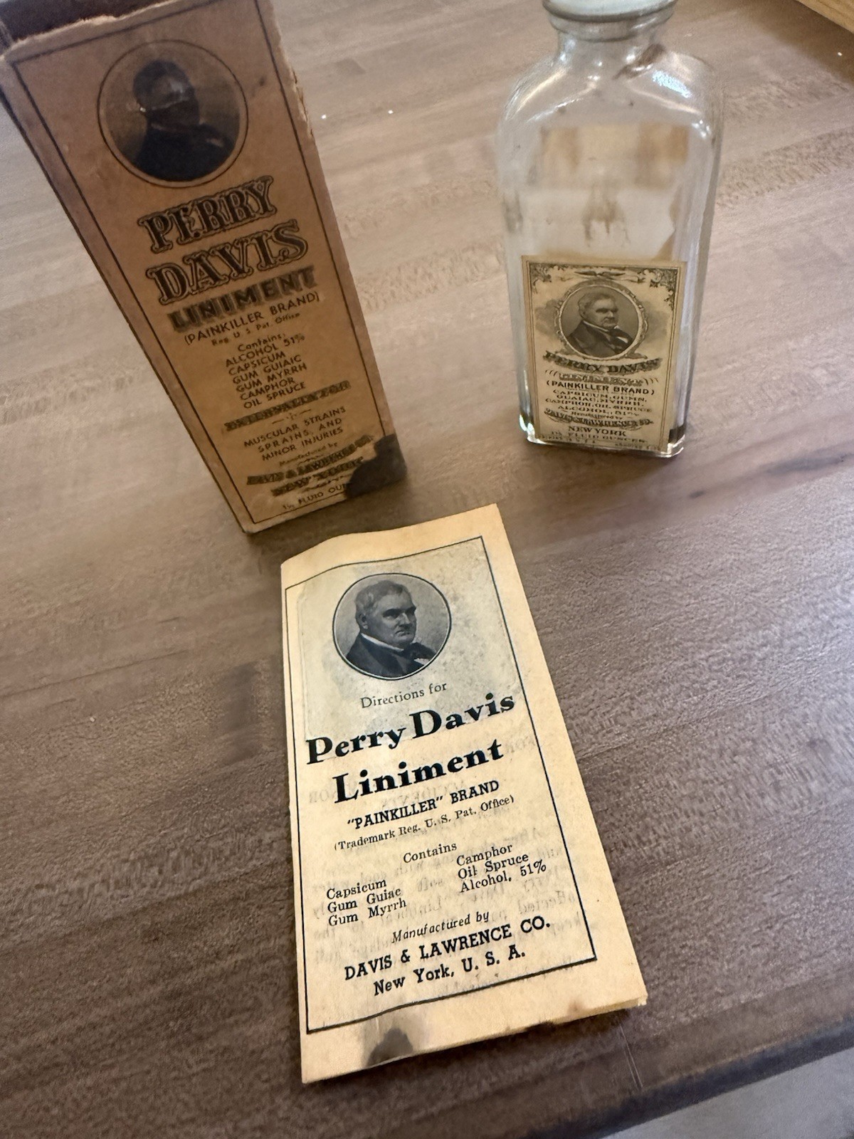 Vintage Perry Davis Liniment Bottle Original Box & 1940 Instruction Leaflet