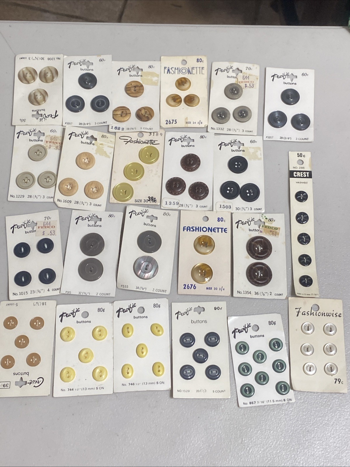 Large Bulk Mixed Lot of Vintage/Antique Buttons Various Colors/Sizes/Materials