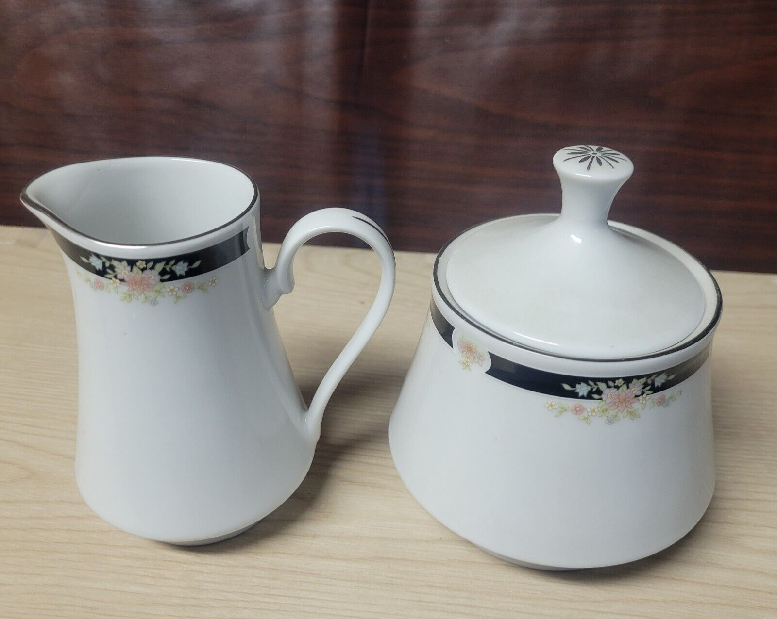 Crown Ming Creamer & Sugar Bowl Jian Shiang Porcelain