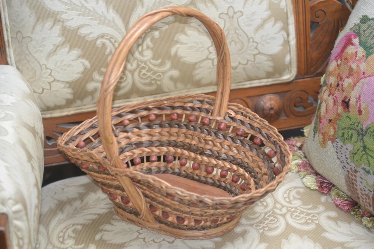 Vintage 1950-60 Wicker Oval Basket Twine Handle Wood Bead Fine Detailed Easter