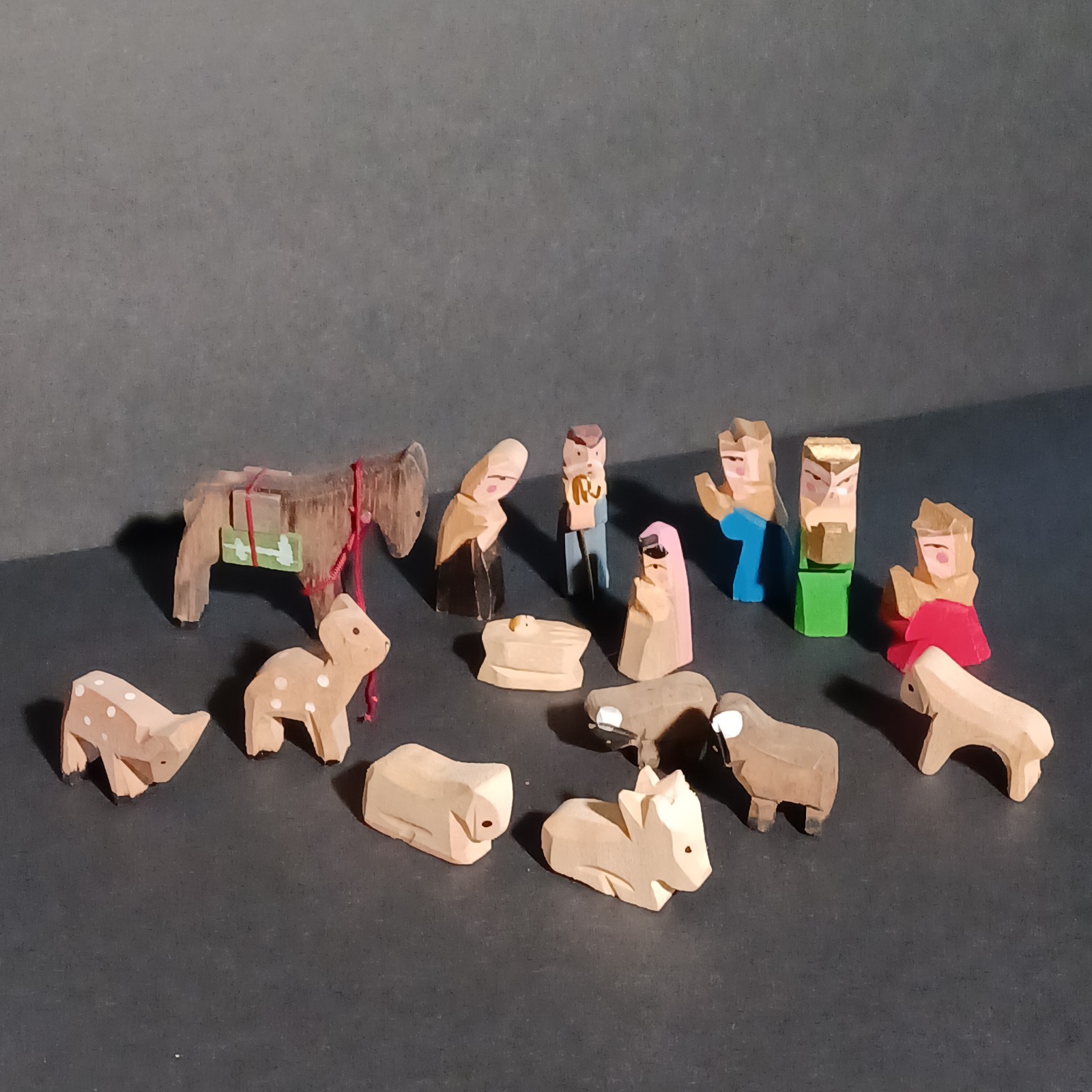 Lillian Vernon Vintage Nativity Set 15 Pieces Carved Wood