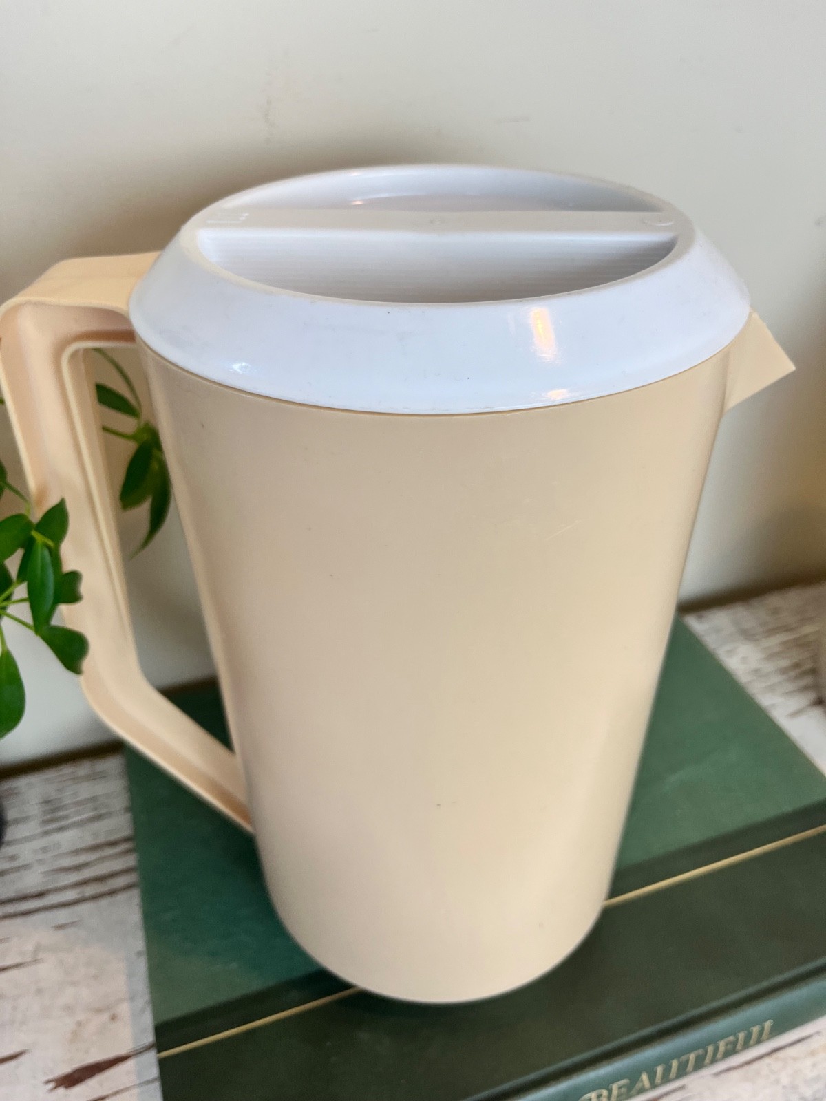 Vintage Rubbermaid Beige Almond With White Lid Pitcher 1 Gallon / Retro Home