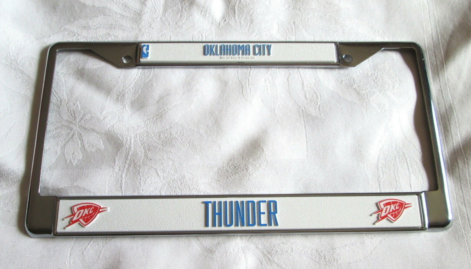 OKLAHOMA CITY THUNDER EMBOSSED CHROME LICENSE PLATE FRAME #06 SALE – NEW