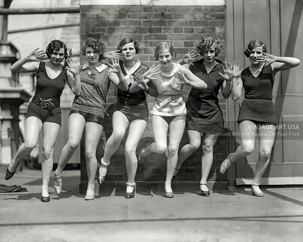 1926 Flappers Dancing the Charleston Photo – Pretty Ladies Dancing – Roaring 20s