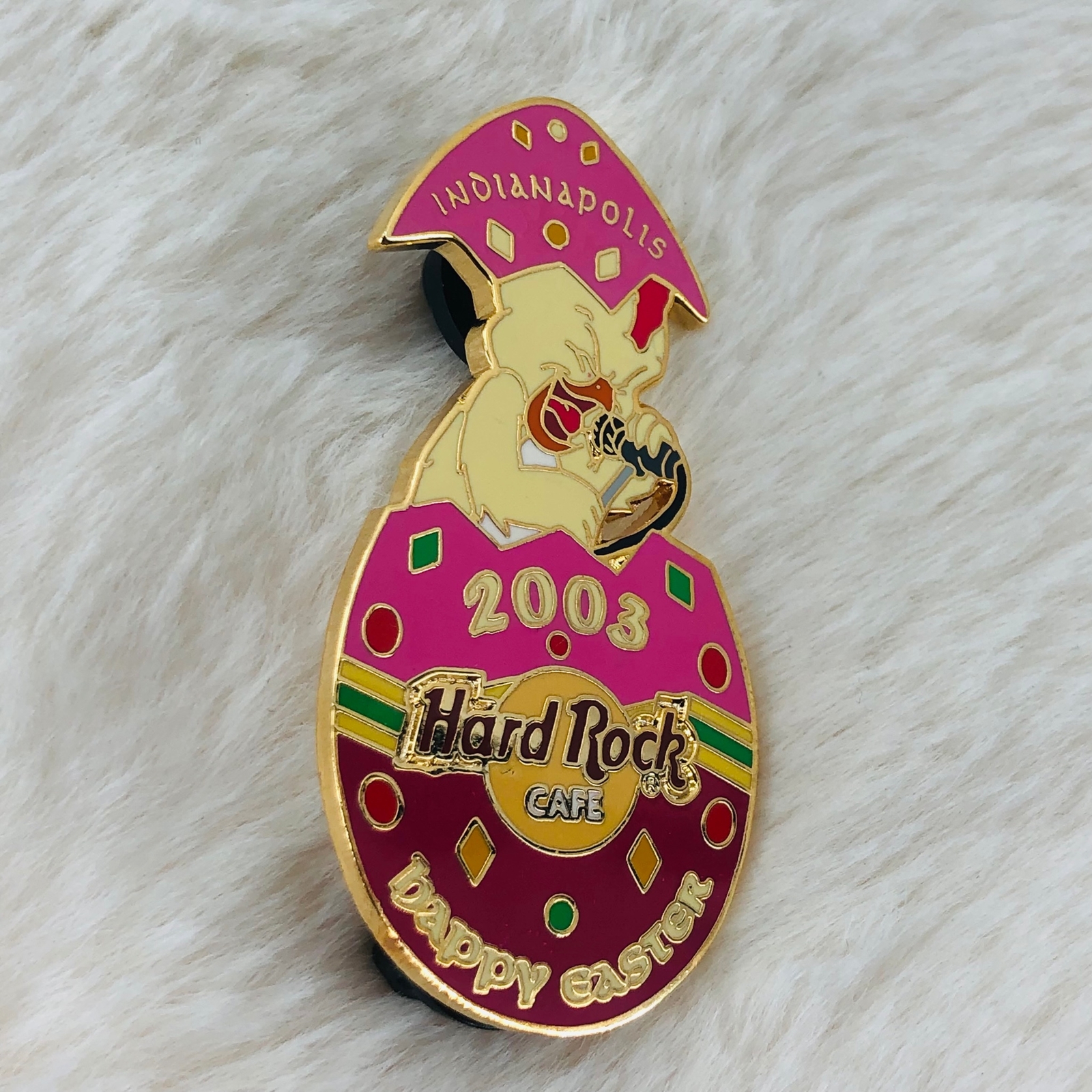 Hard Rock Cafe LE 200 Pin – 2003 Indianapolis Singing Chick in Easter Egg