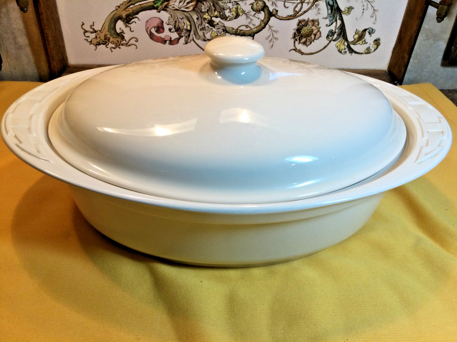 Longaberger Woven Traditions Antique White Oval 2.5L Covered Casserole