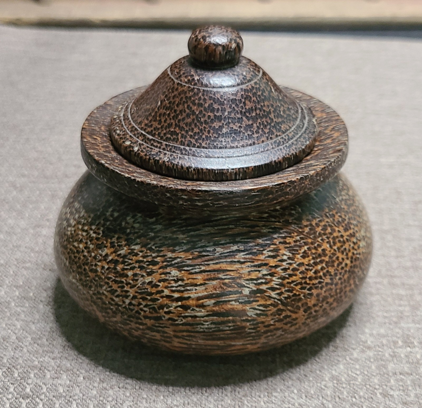 Palmyra Palm Wood Hand Carved Decorattive Lidded Trinket Vessel Thailand