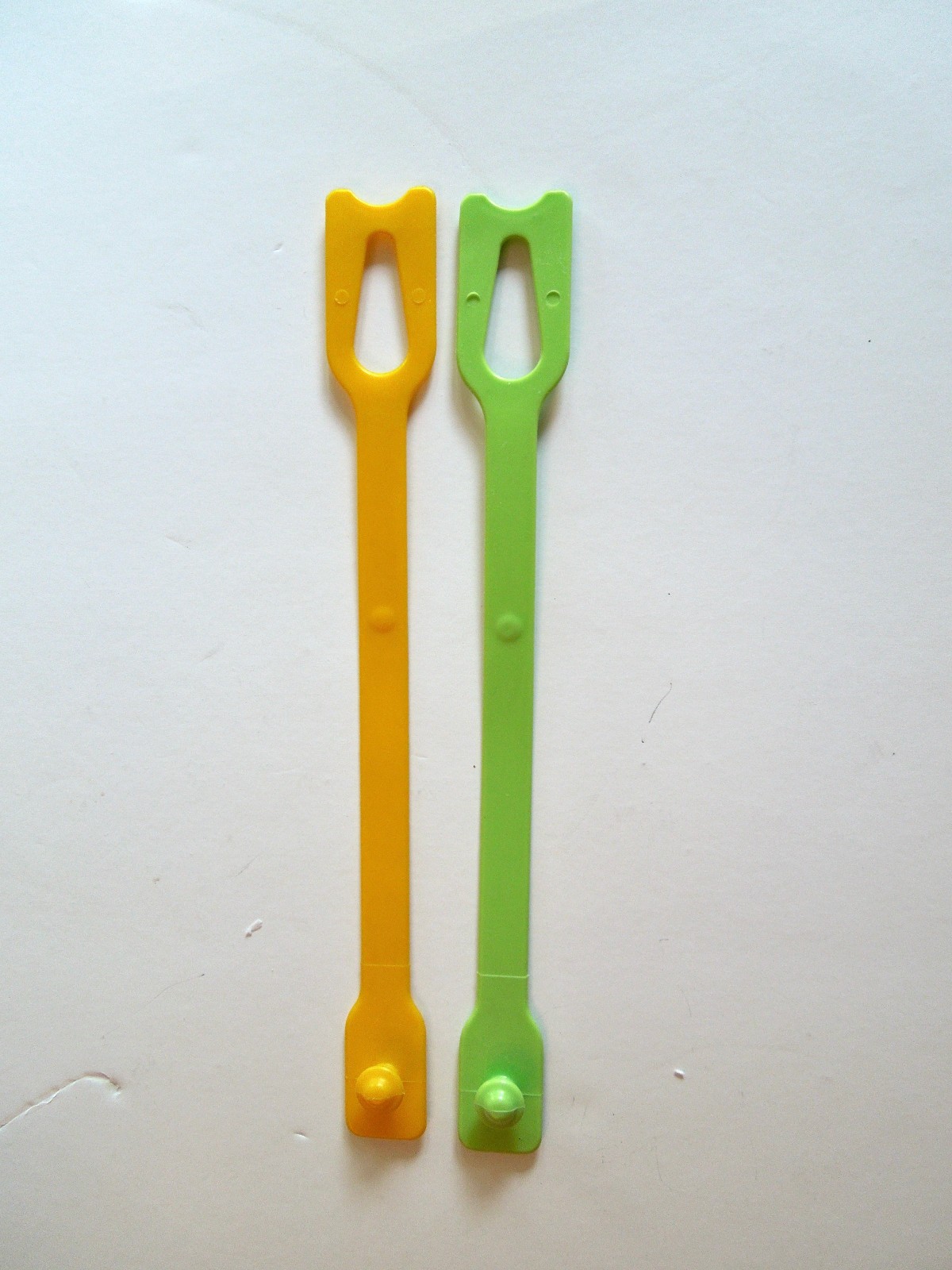 2 TUPPERWARE retro KITCHEN DISH TOWEL HANGER/HOLDER pastry sheet gadget NEW