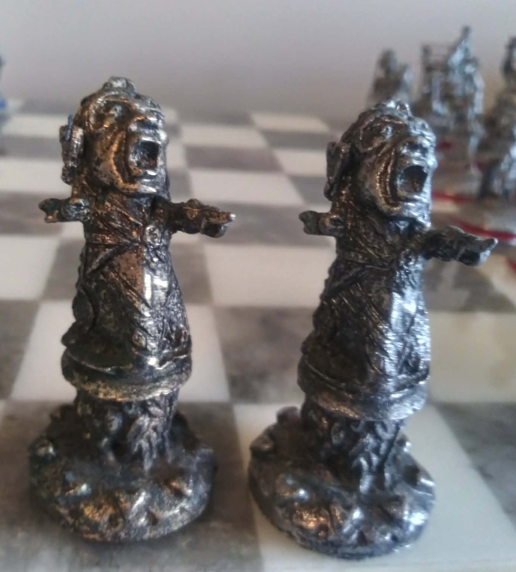 Vintage Masters Collection ALICE IN WONDERLAND Metal Chess pieces