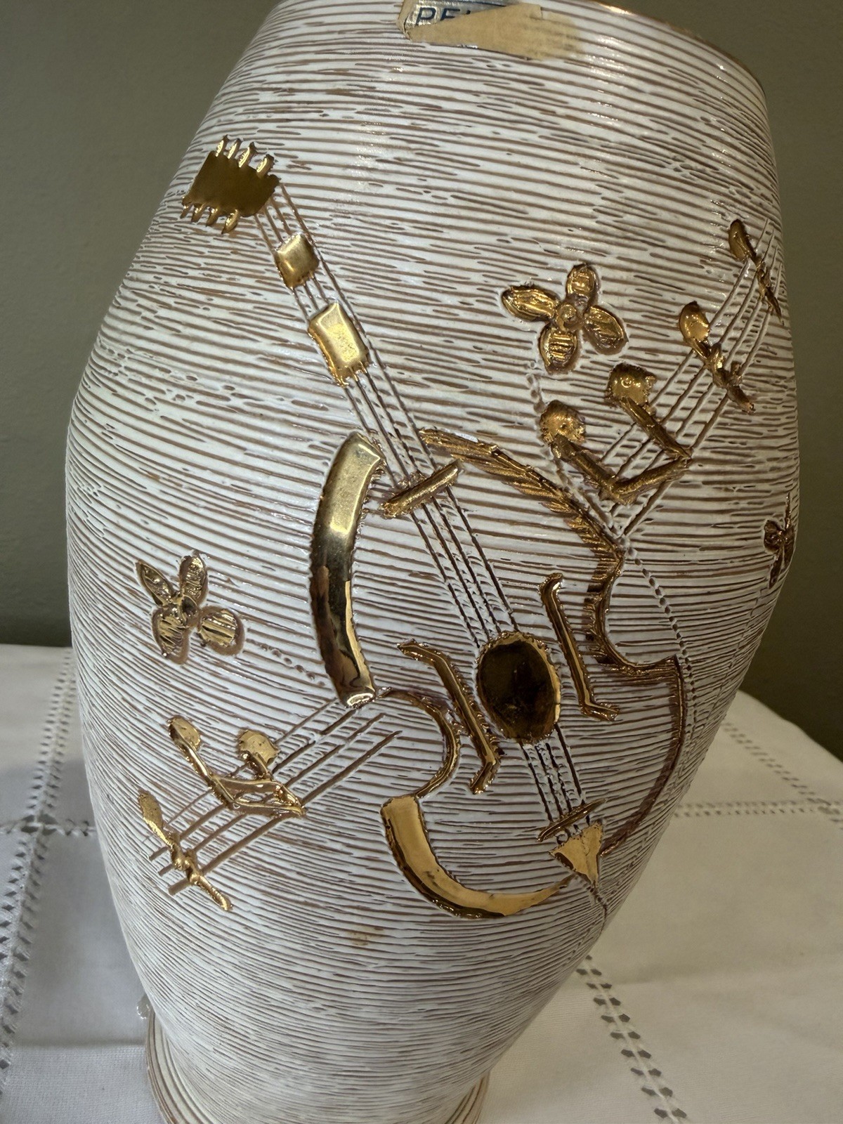 Vintage Fratelli Fanciullacci Italian Sgraffito Music Motif Vase, White And Gold