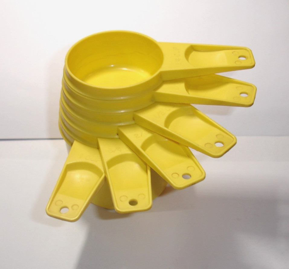 Vintage TUPPERWARE Yellow Nesting Measuring Cups – Set of 6 / Made in USA /VGC