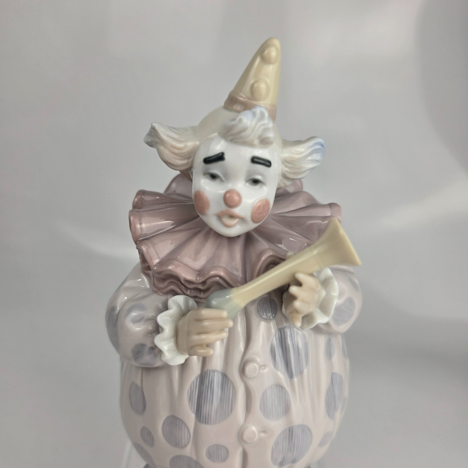 Lladró “The Show Begins” #6938 Roly-Poly Clown with Horn Figurine Spain Retired