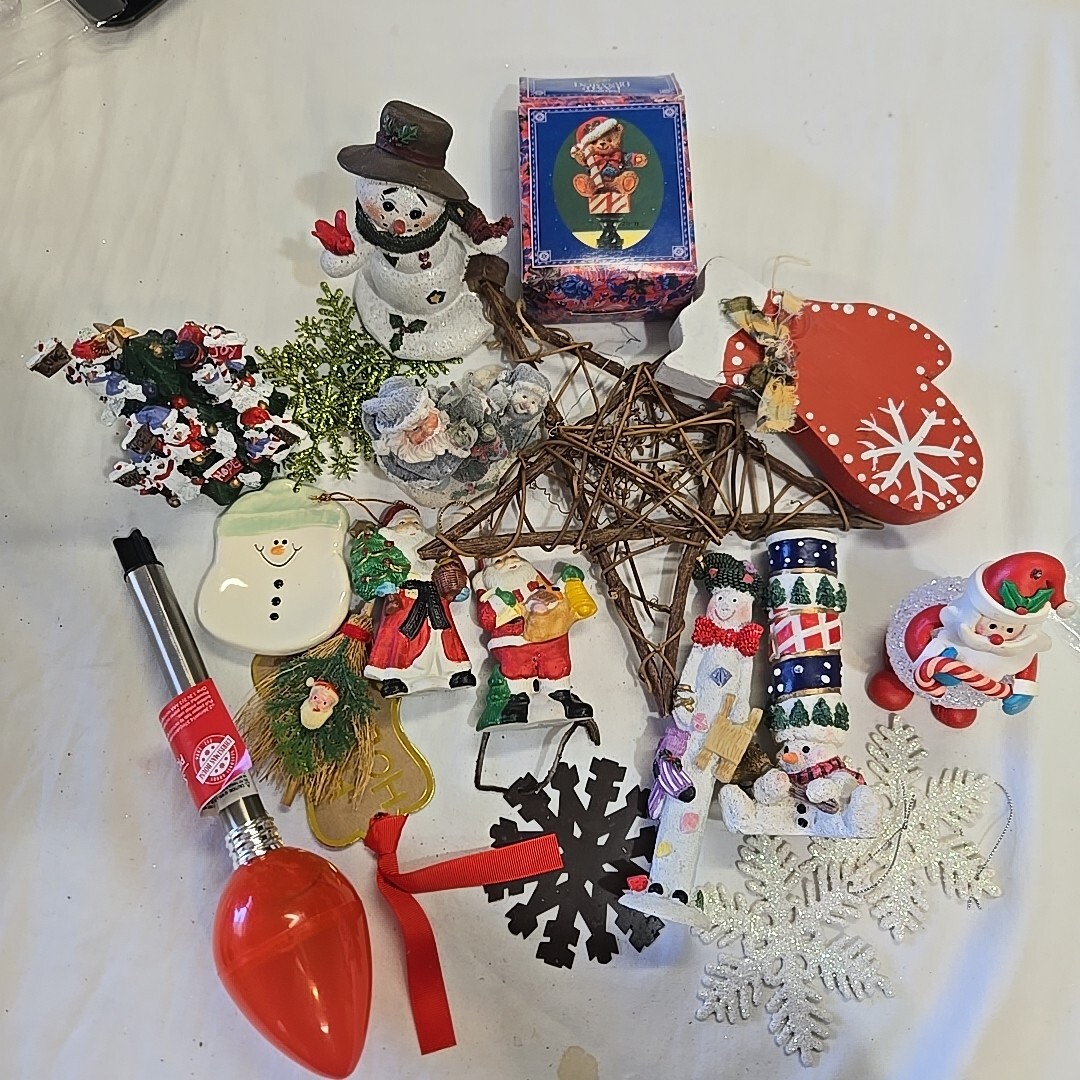 22 Vintage Christmas Decor Ornaments 1970’s To Now Felt Wood Plastic Metal Rare