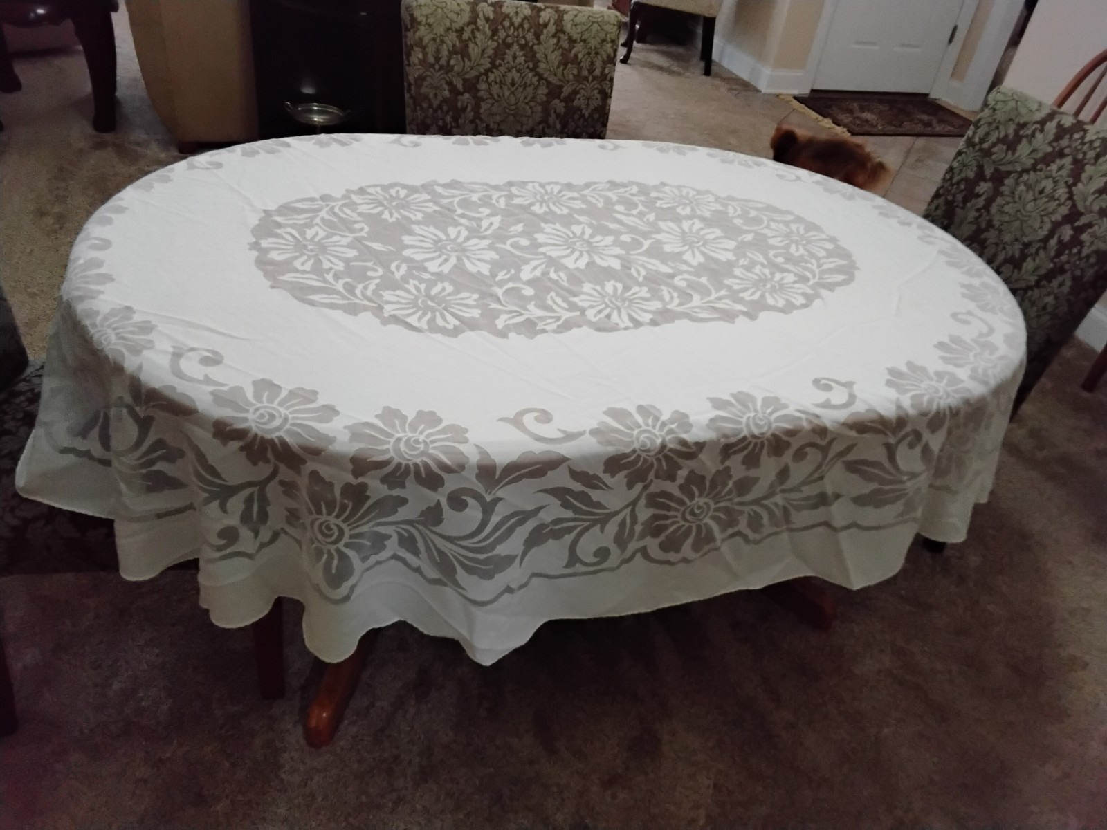 VTG White Semi-Sheer Tablecloth Topper Floral Pattern OVAL 82″ x 64″