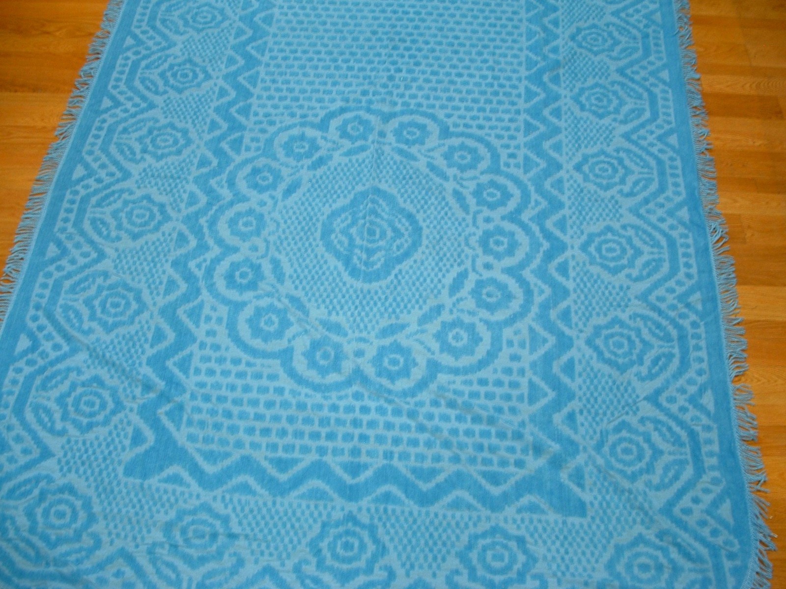 Vintage 1950’s 100% Polyester Blue Floral Medallion Chenille Bedspread 78″ X 102