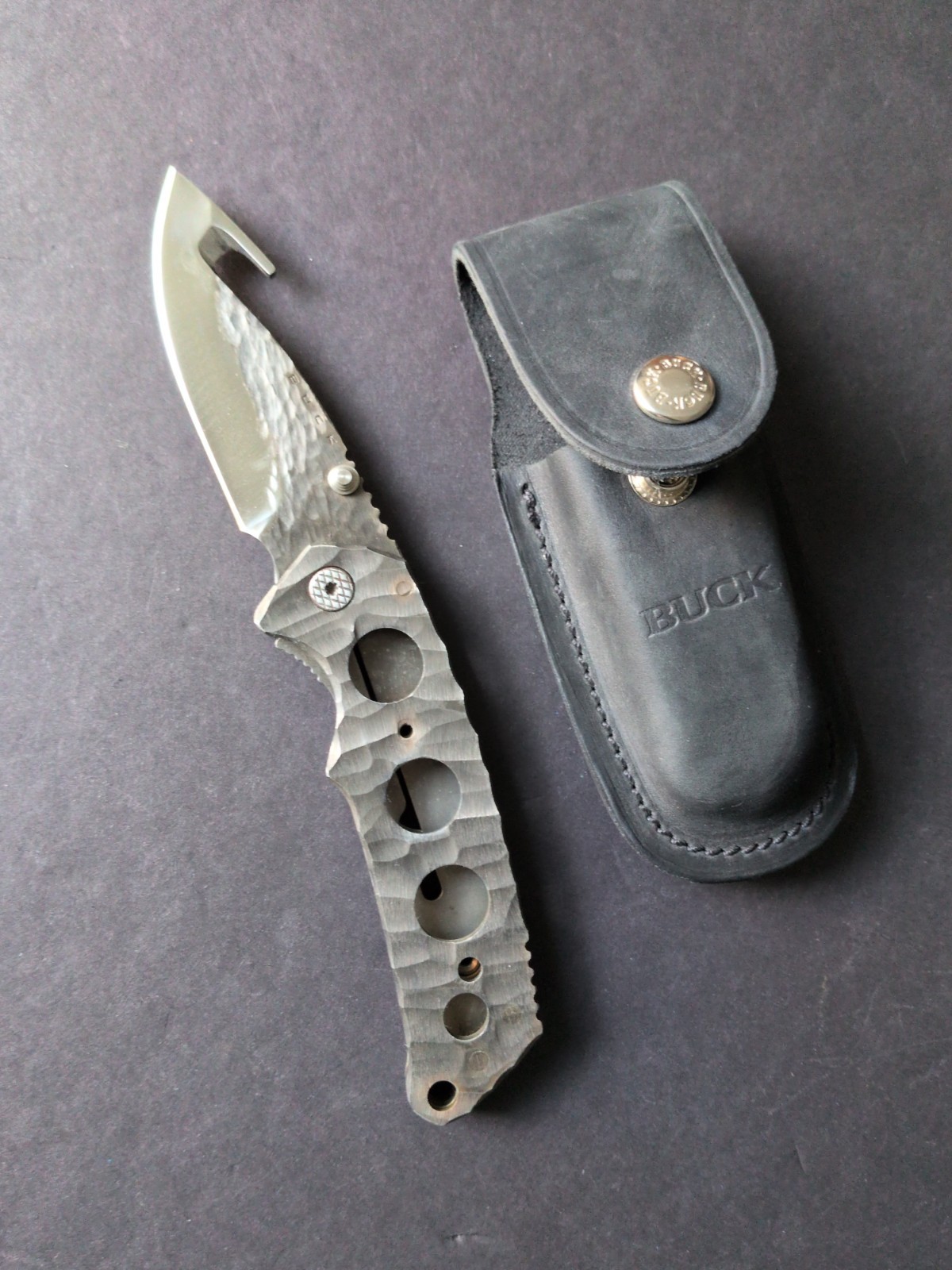 Buck Omni Hunter Chip Flint Gut Hook Folding Knife