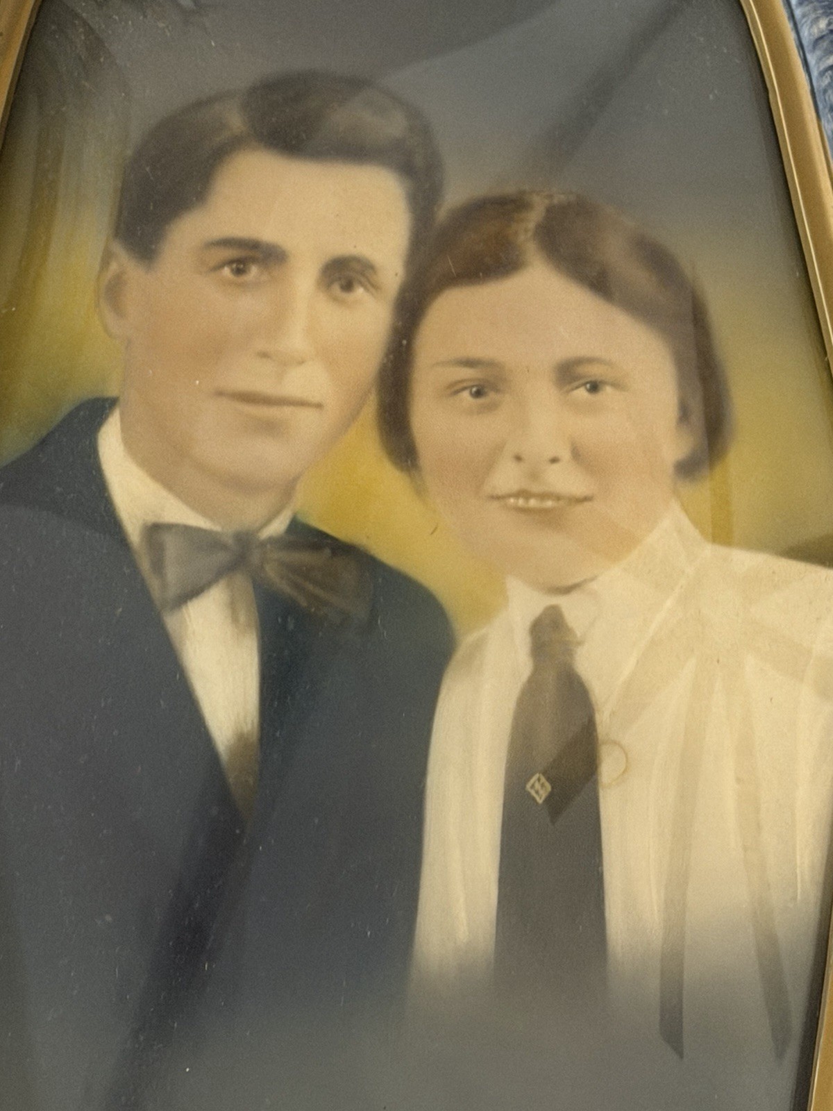 Antique Hand Tinted Portrait Couple Convex Glass DeLuxe Art Studio Chicago