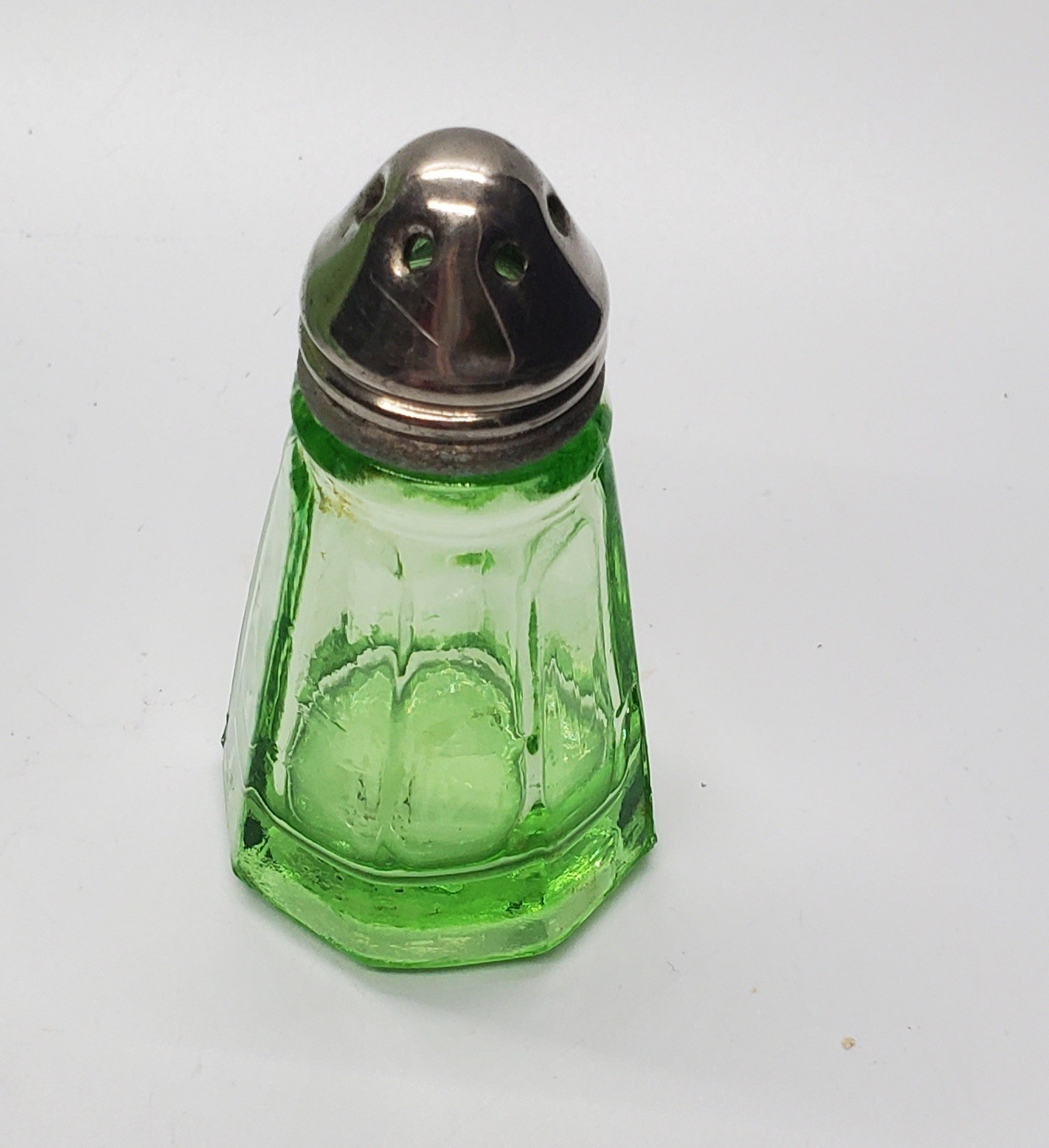1 Hazel Atlas Uranium Glass Salt Pepper Shaker Octagon Green UV Glow Vintage